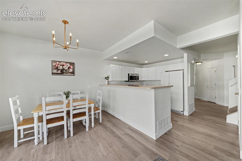 Image 6 of 26: Dining Area