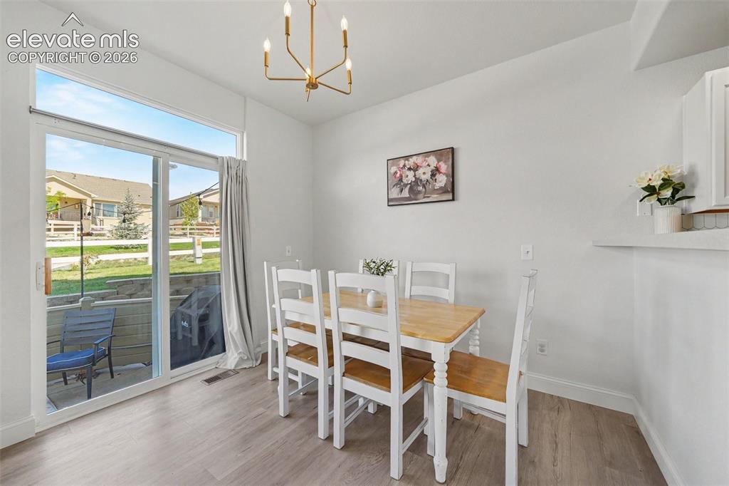 Image 7 of 26: Dining Area