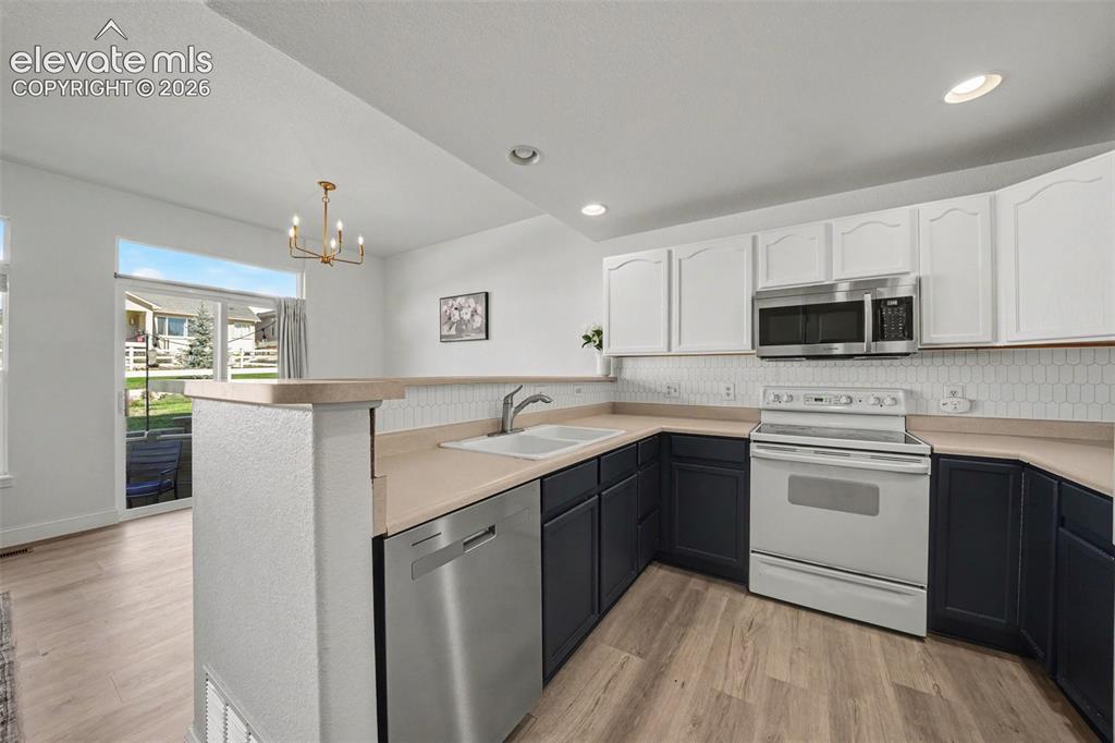 Image 8 of 26: Kitchen