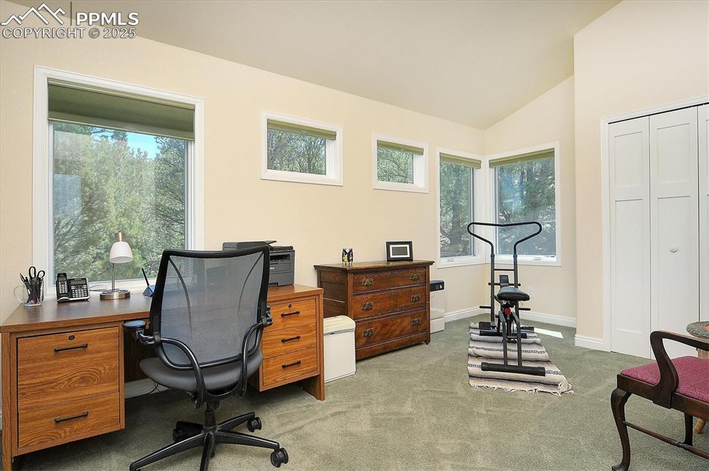 Image 19 of 40: Bedroom