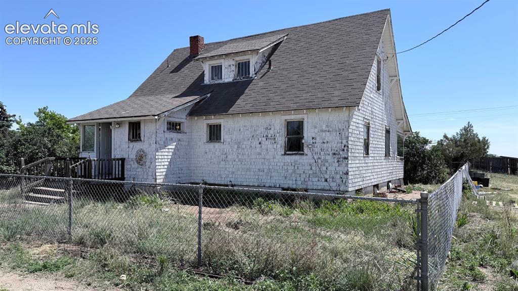 Image 7 of 9: Back of Structure