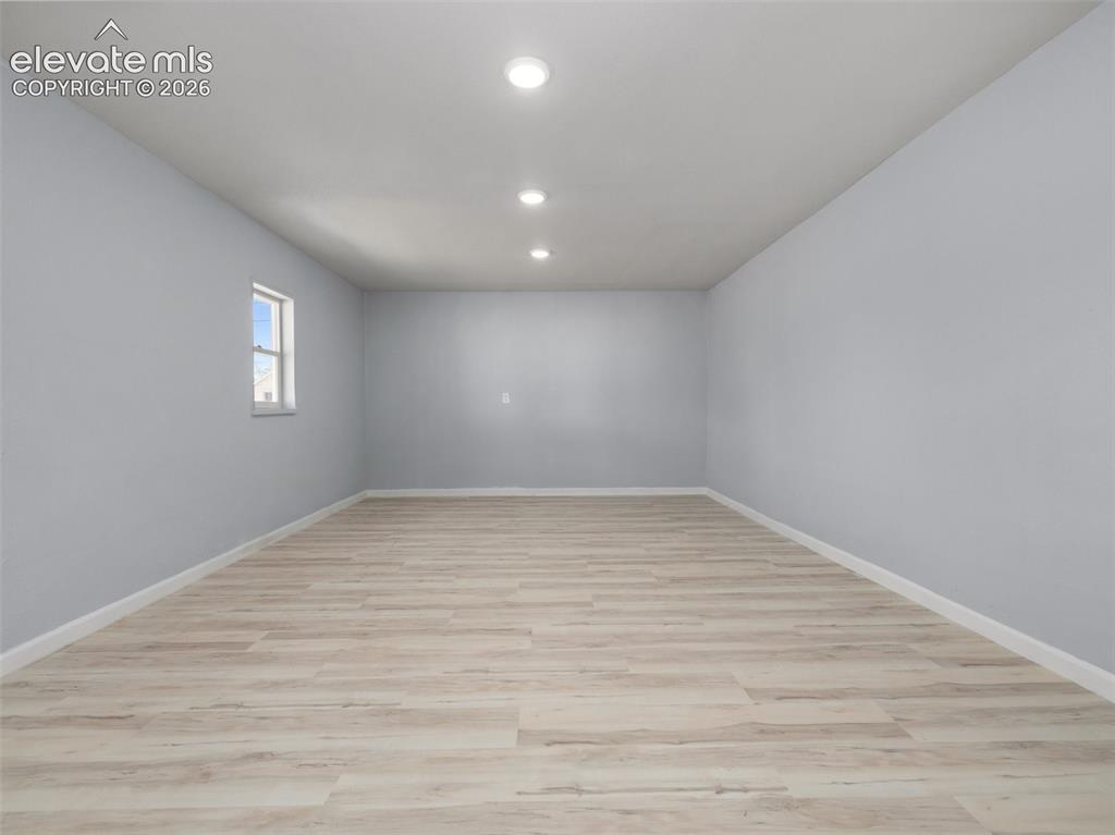Image 12 of 16: Bedroom