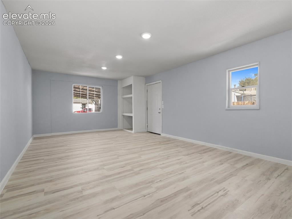 Image 4 of 16: Living Room