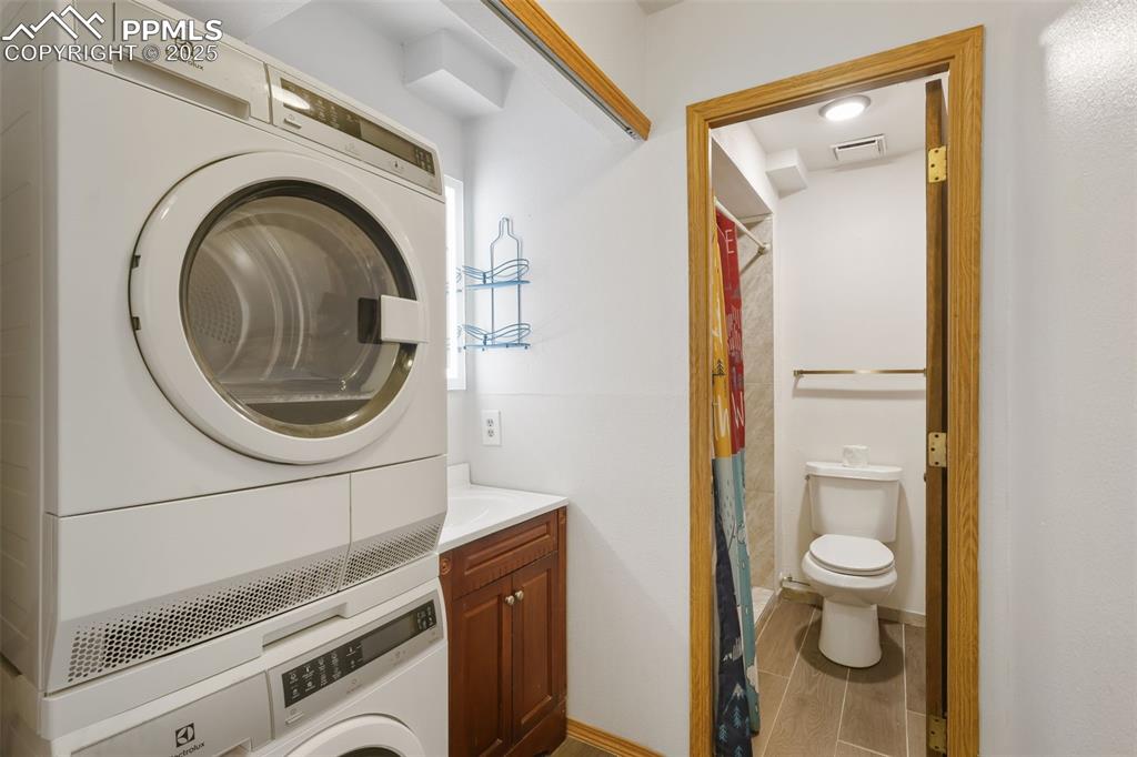 Image 25 of 31: The lower level includes this convenient, tiled 3/4 bath with laundry.