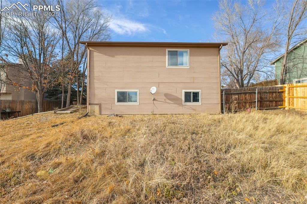 Image 30 of 31: Back of Structure