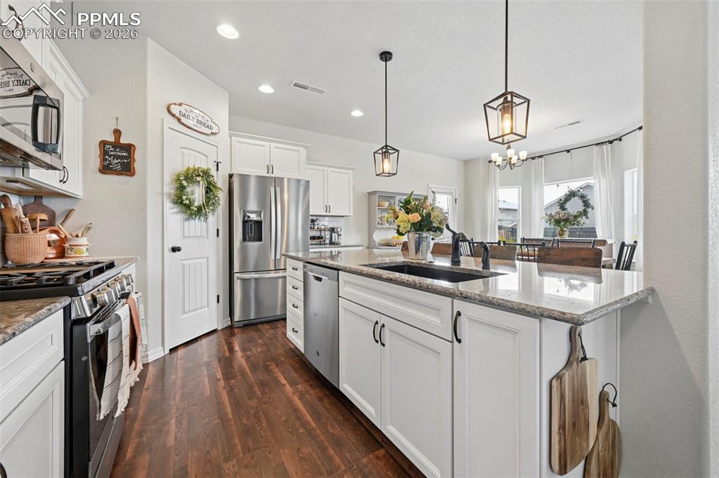 Image 15 of 47: Kitchen