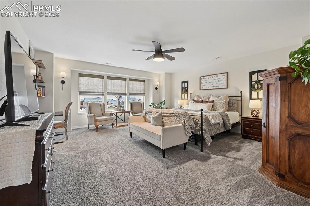 Image 22 of 47: Bedroom