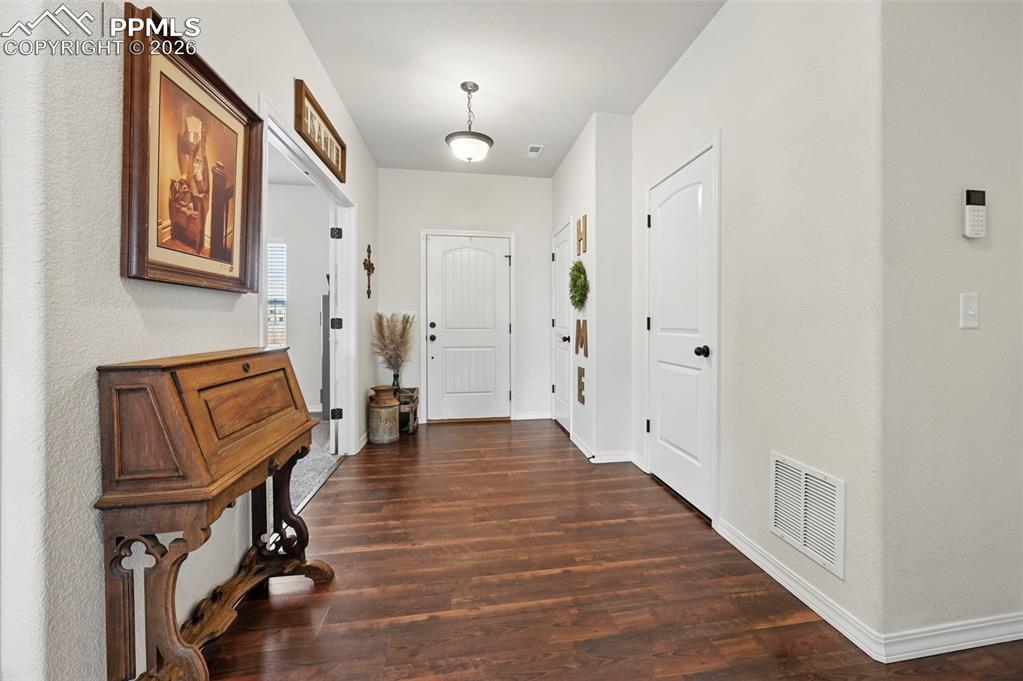 Image 3 of 47: Entry