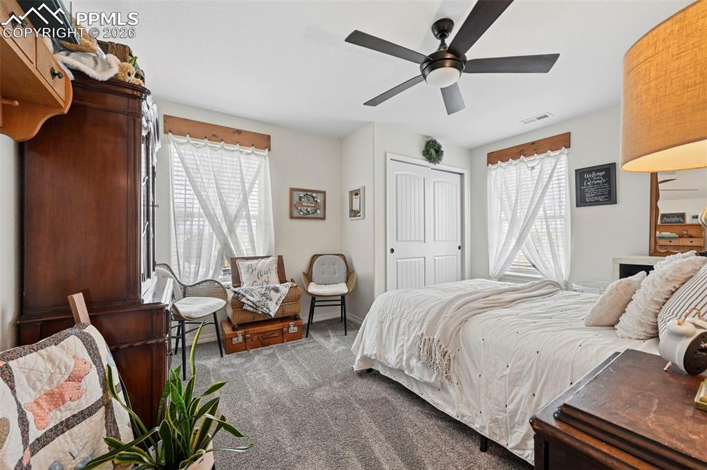 Image 31 of 47: Bedroom