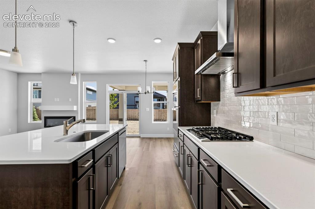 Image 18 of 40: Kitchen