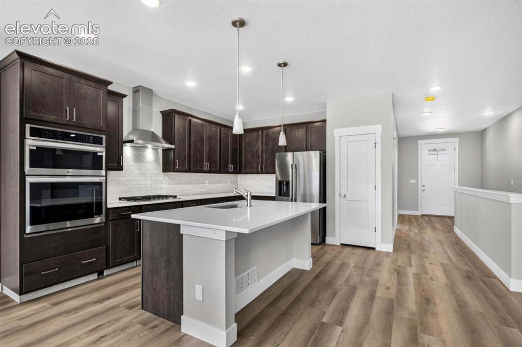 Image 5 of 40: Kitchen