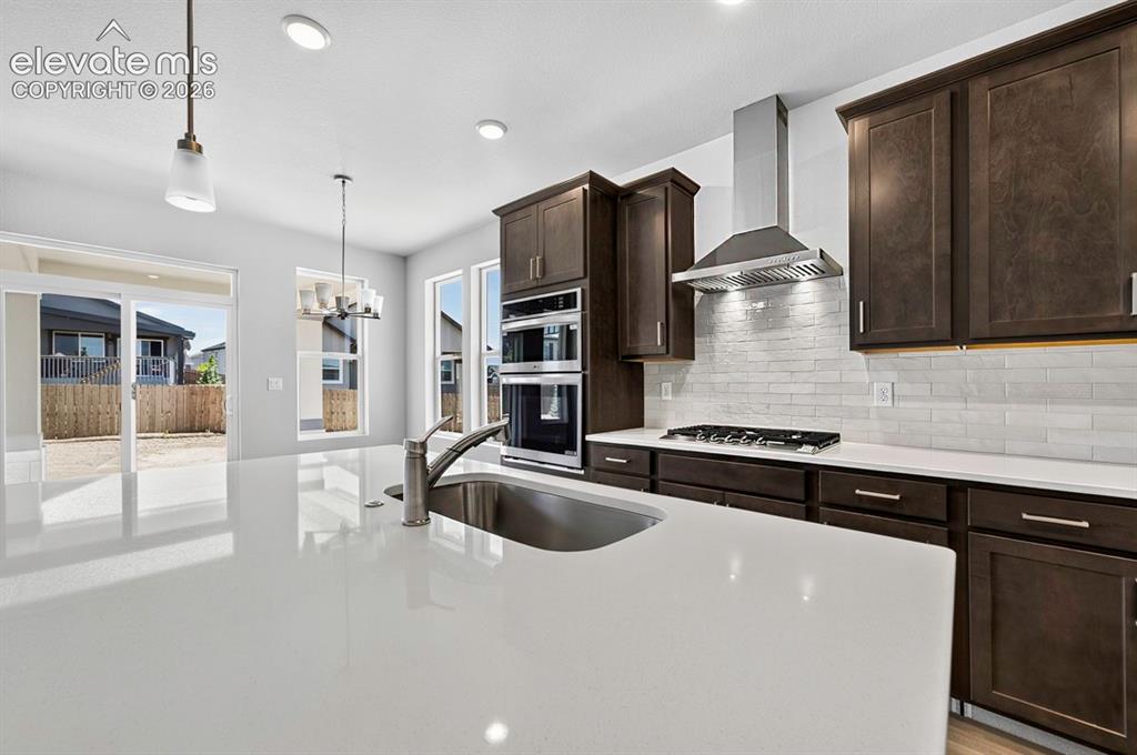 Image 6 of 40: Kitchen