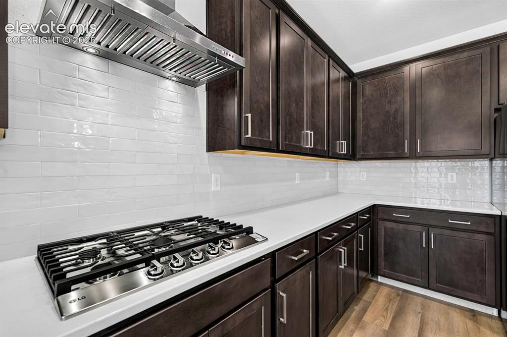 Image 9 of 40: Kitchen