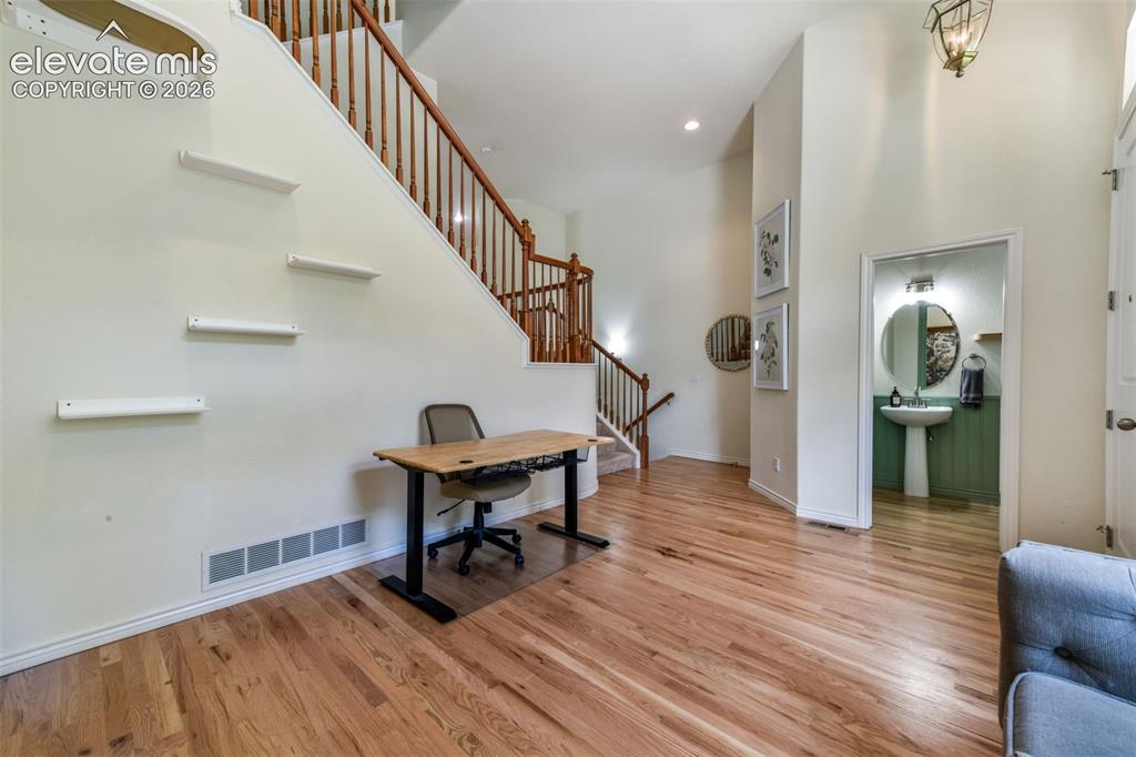 Image 8 of 50: Balcony