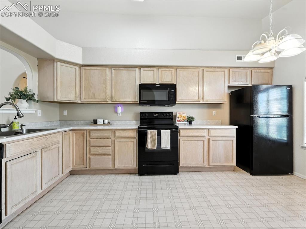 Image 14 of 38: All appliances included