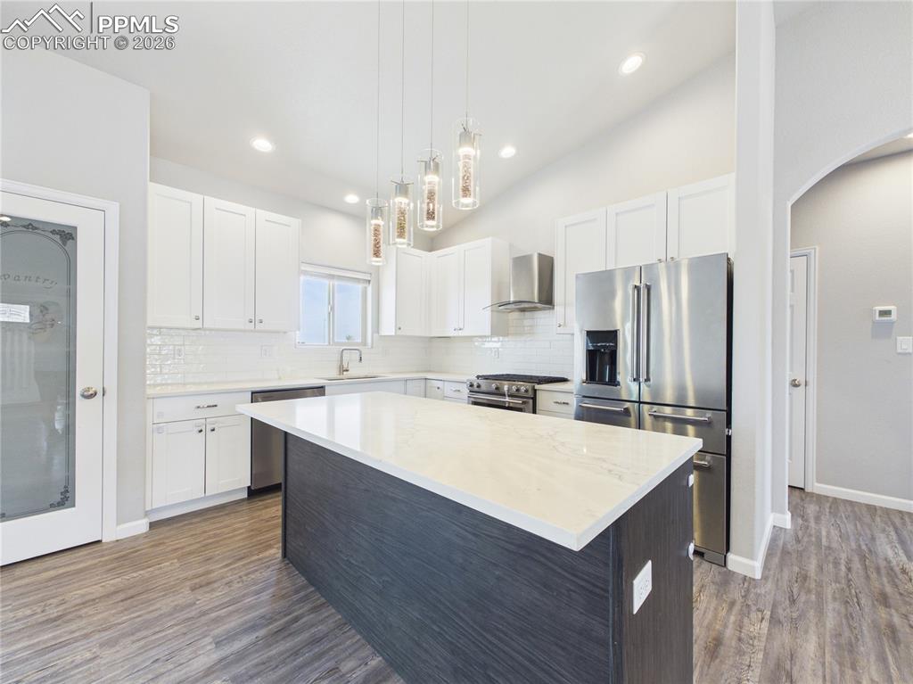 Image 12 of 47: Kitchen