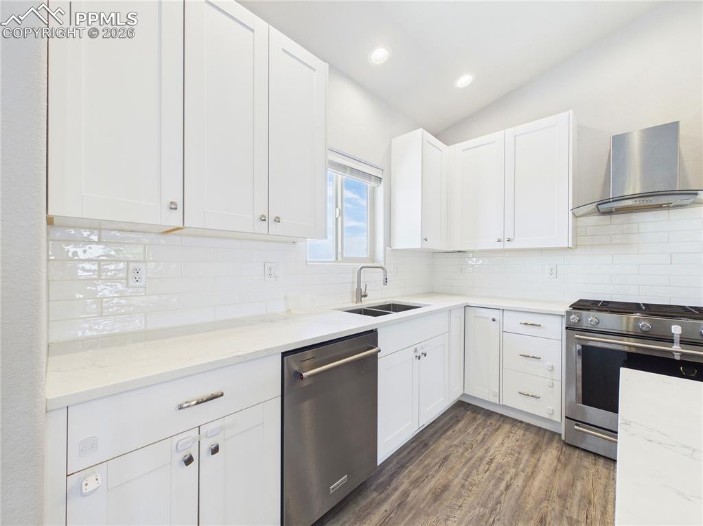 Image 13 of 47: Kitchen