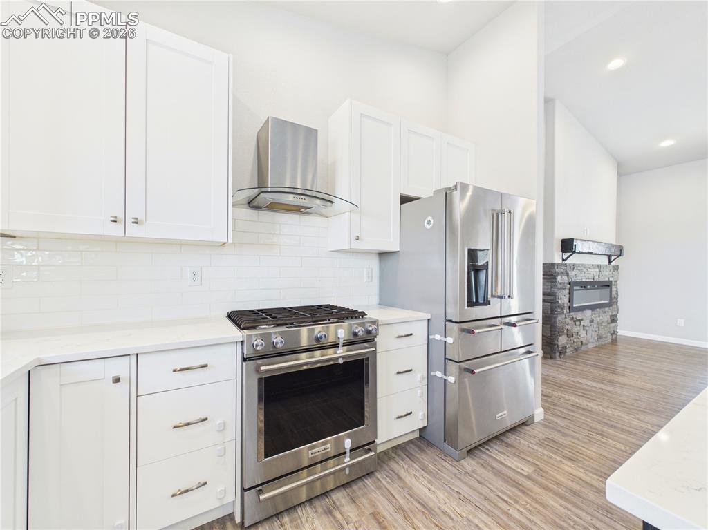 Image 14 of 47: Kitchen