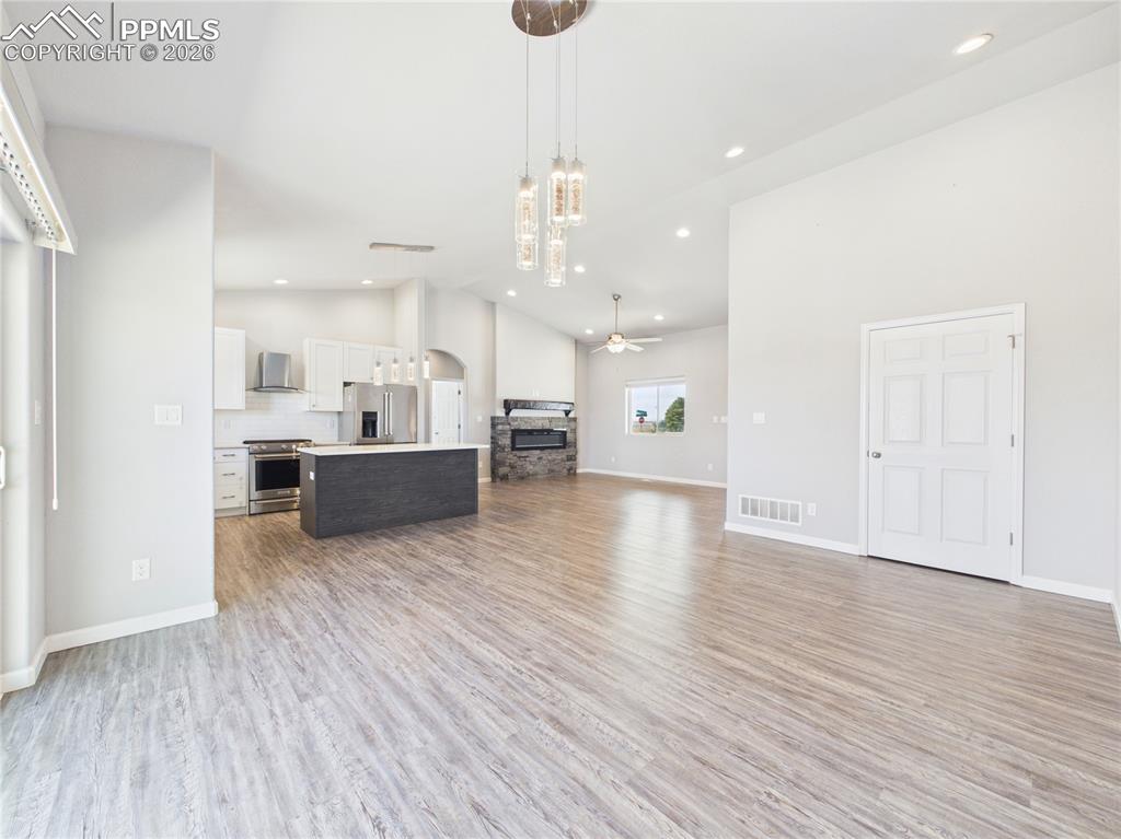 Image 19 of 47: Living Room