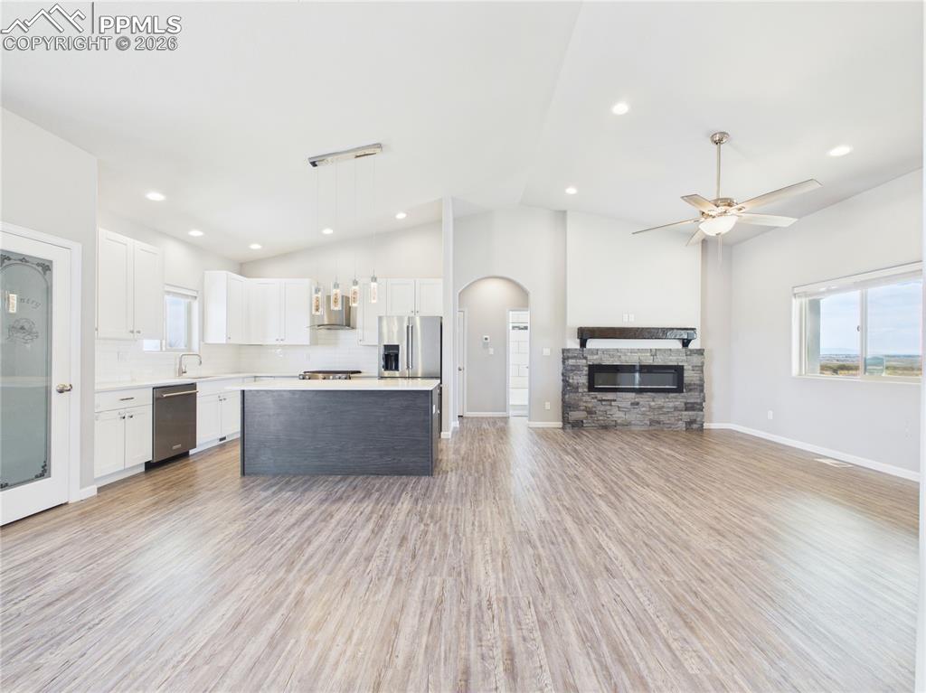 Image 21 of 47: Kitchen