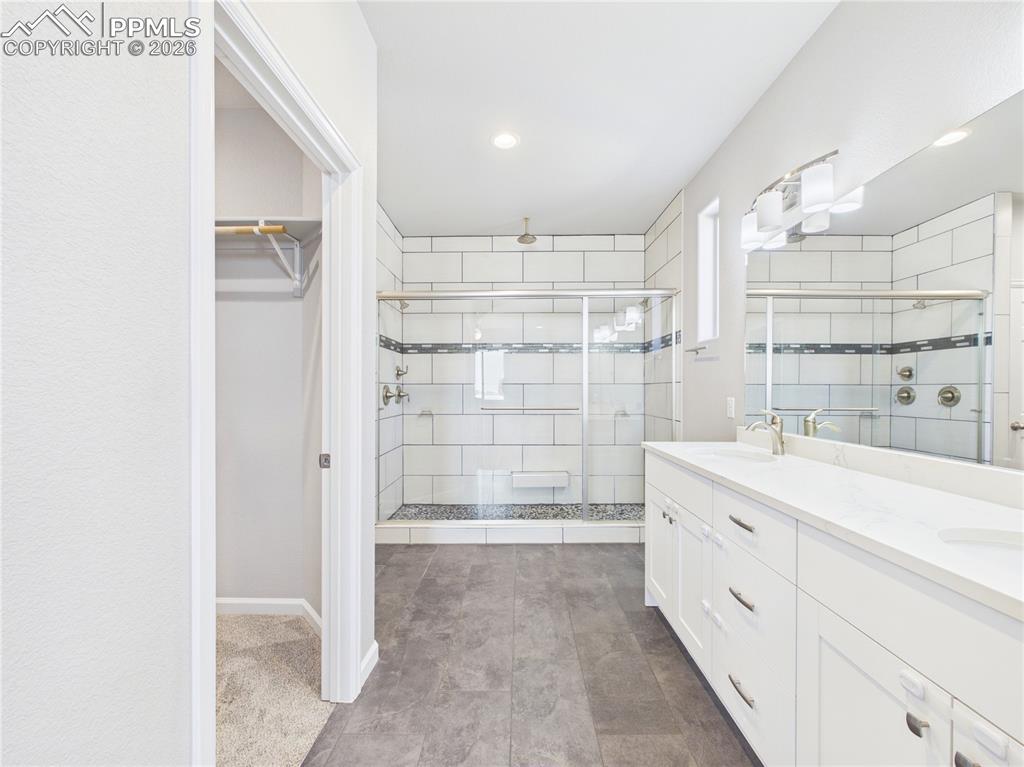 Image 31 of 47: Bathroom