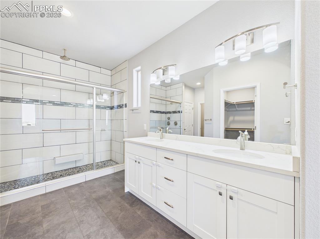 Image 32 of 47: Bathroom