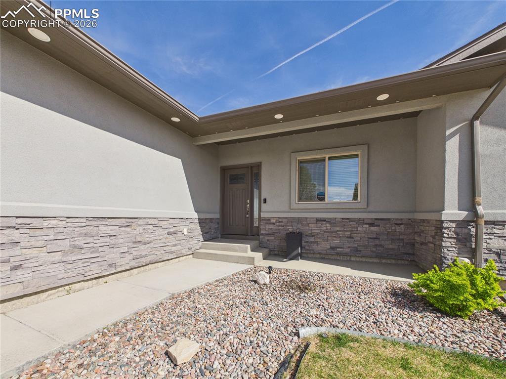 Image 4 of 47: Entry