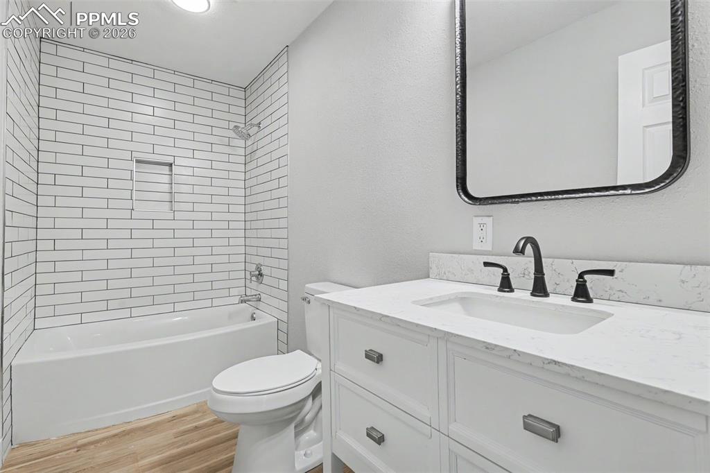Image 12 of 35: Bathroom