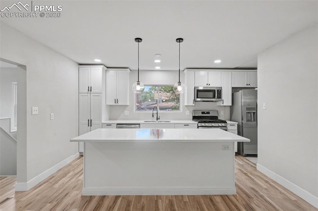 Image 5 of 35: Kitchen