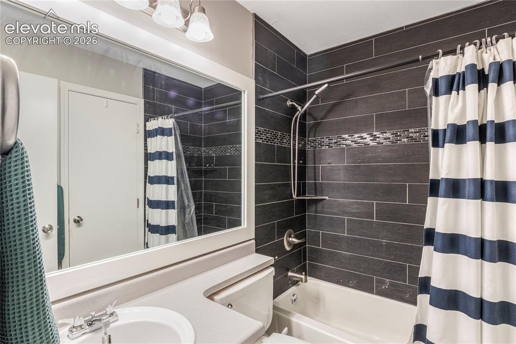 Image 13 of 38: Bathroom