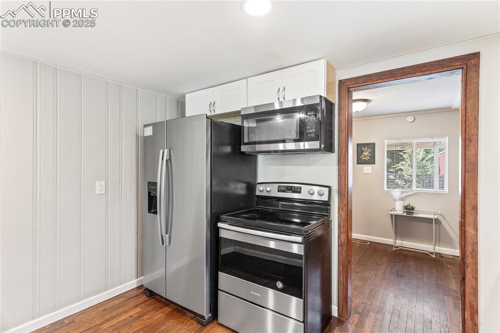 Image 11 of 36: Kitchen