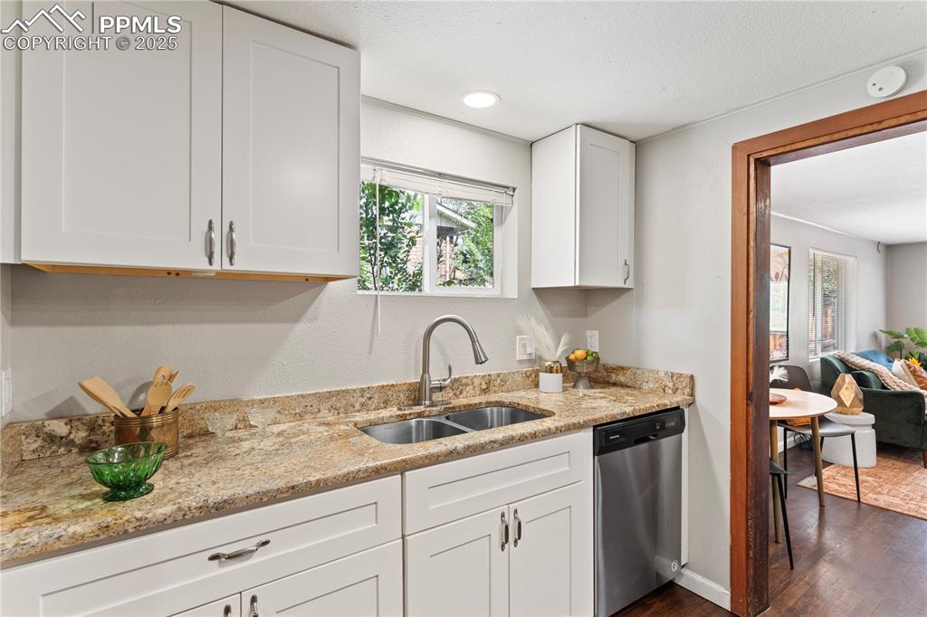 Image 13 of 36: Kitchen