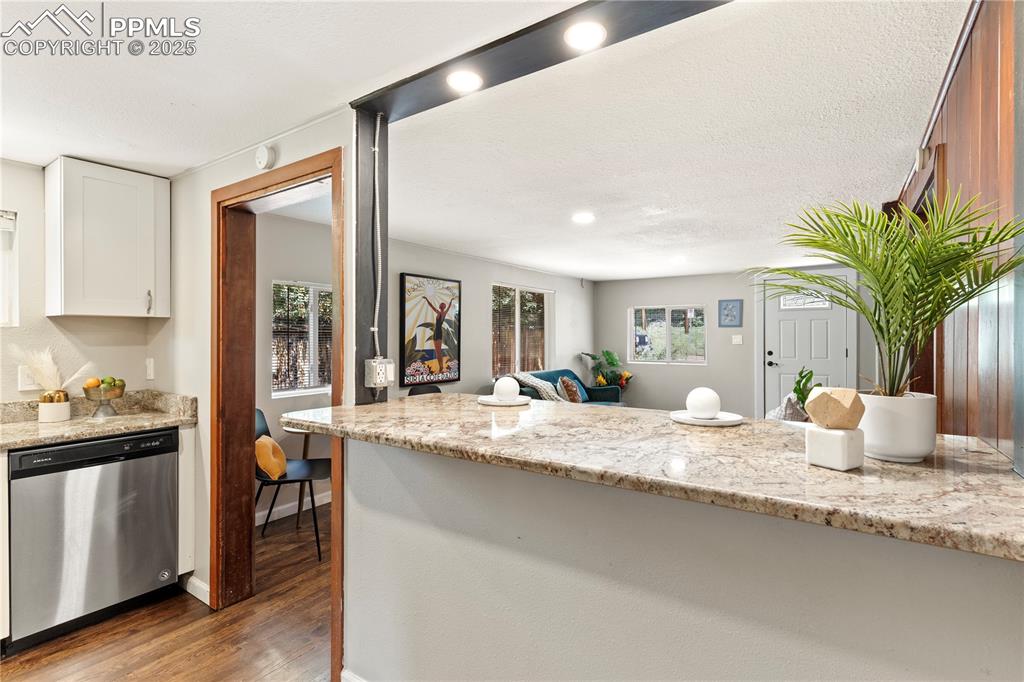 Image 14 of 36: Kitchen