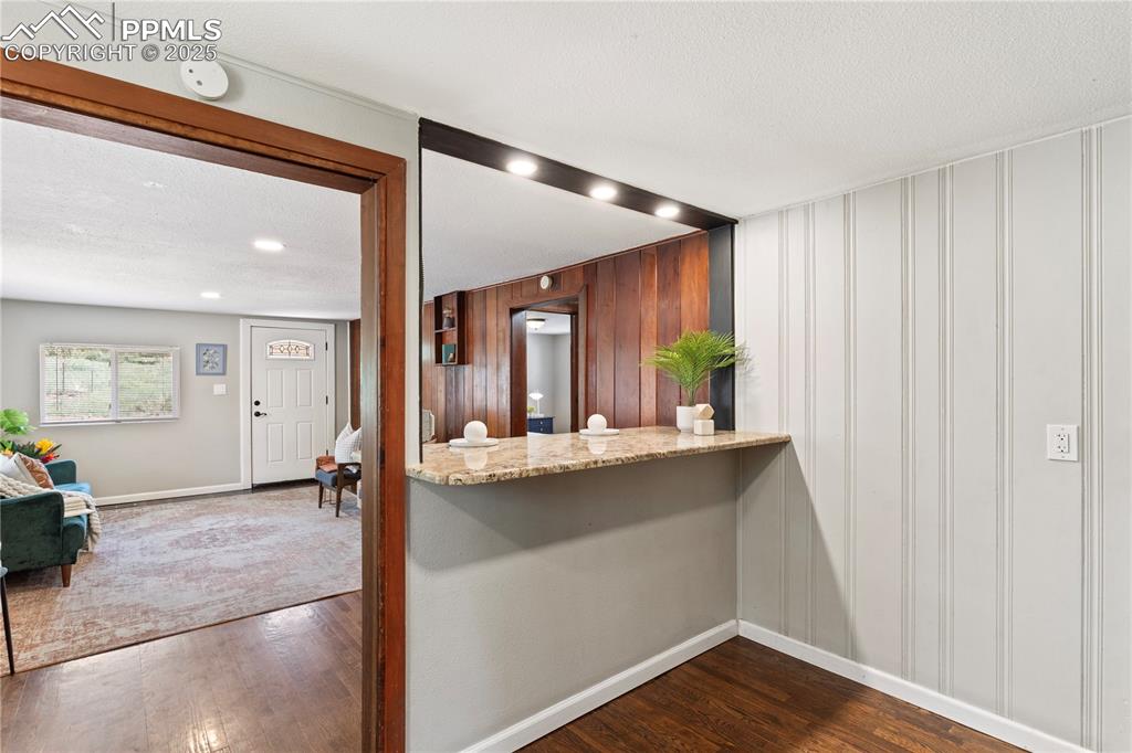 Image 15 of 36: Kitchen