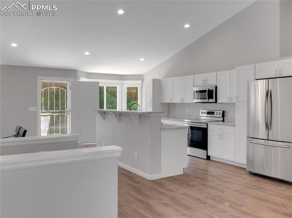 Image 3 of 8: Kitchen