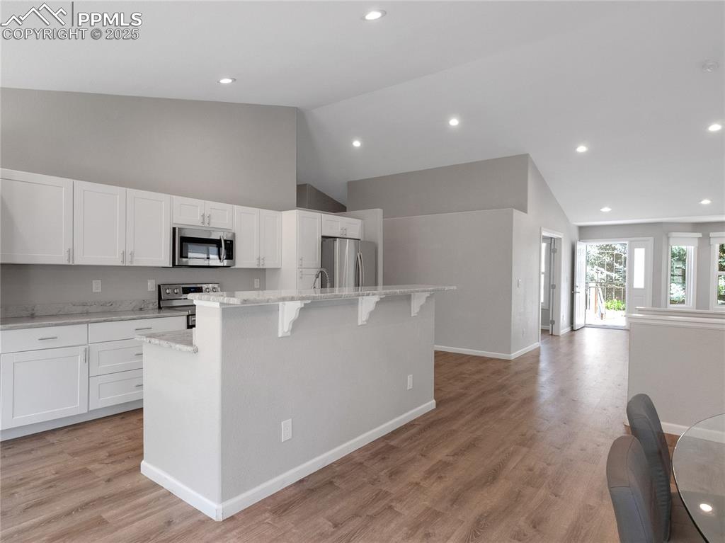 Image 4 of 8: Kitchen