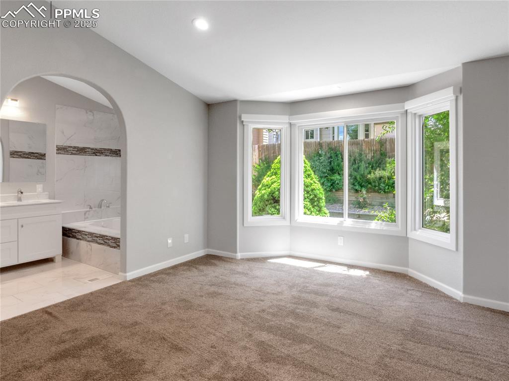 Image 6 of 8: Master Bedroom