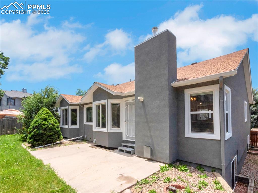 Image 8 of 8: Back of Structure