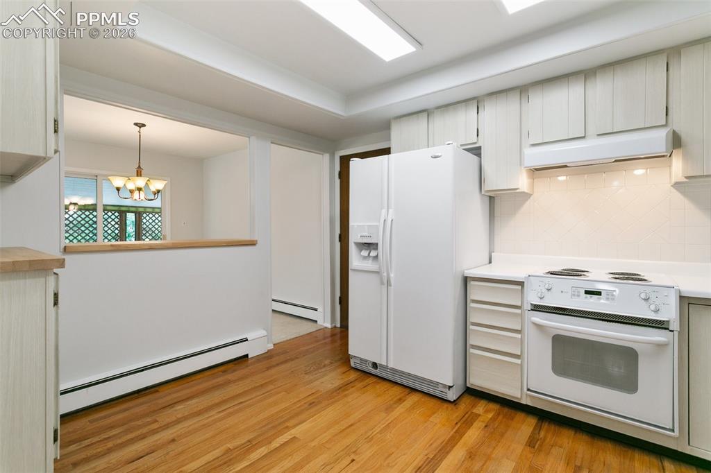 Image 11 of 39: Kitchen