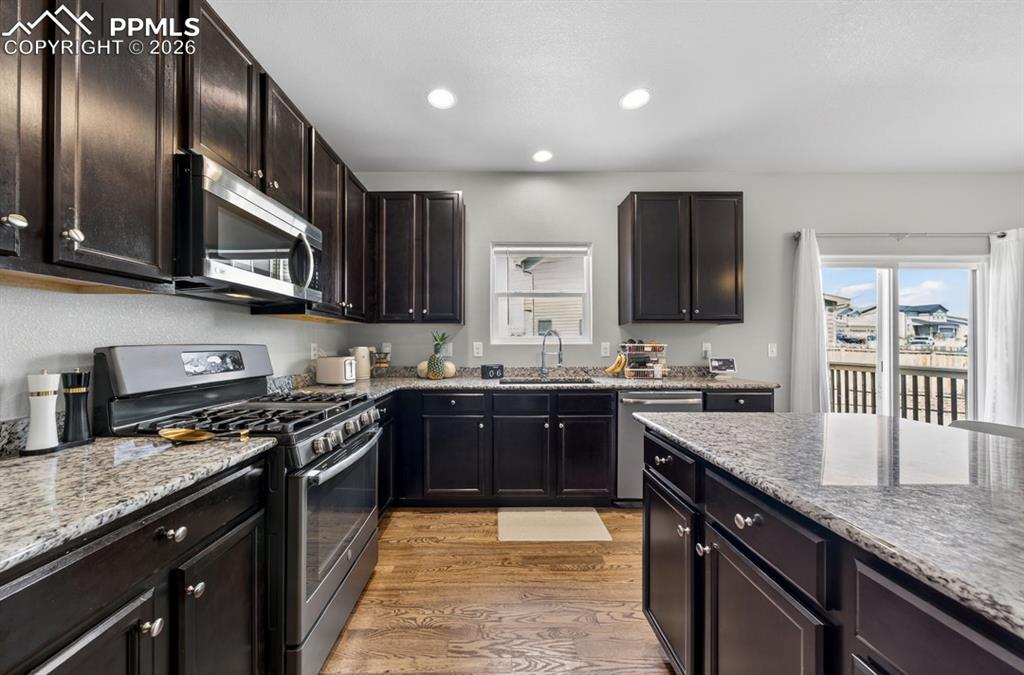 Image 10 of 28: Kitchen