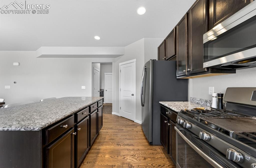 Image 11 of 28: Kitchen