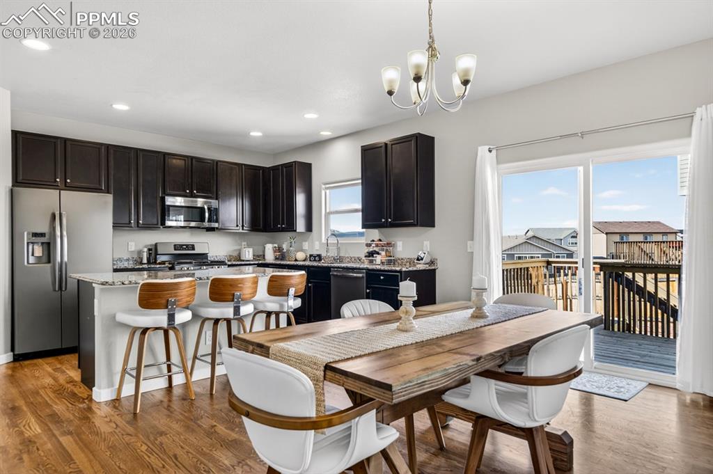 Image 7 of 28: Kitchen