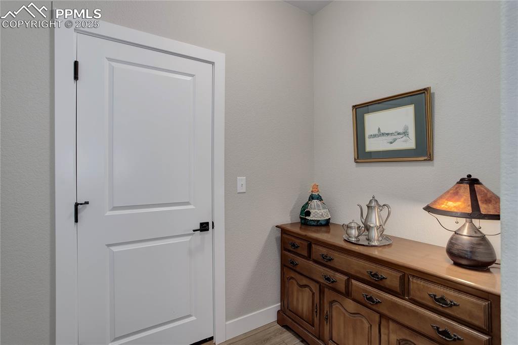 Image 17 of 22: Mudroom