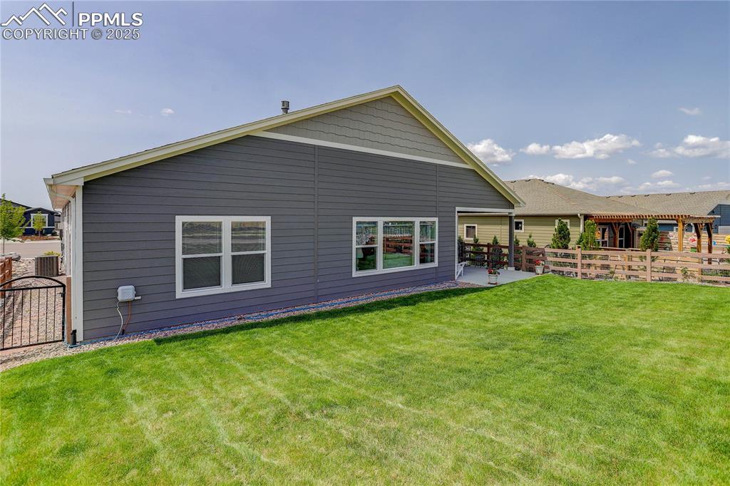 Image 20 of 22: Great outdoor entertainment space