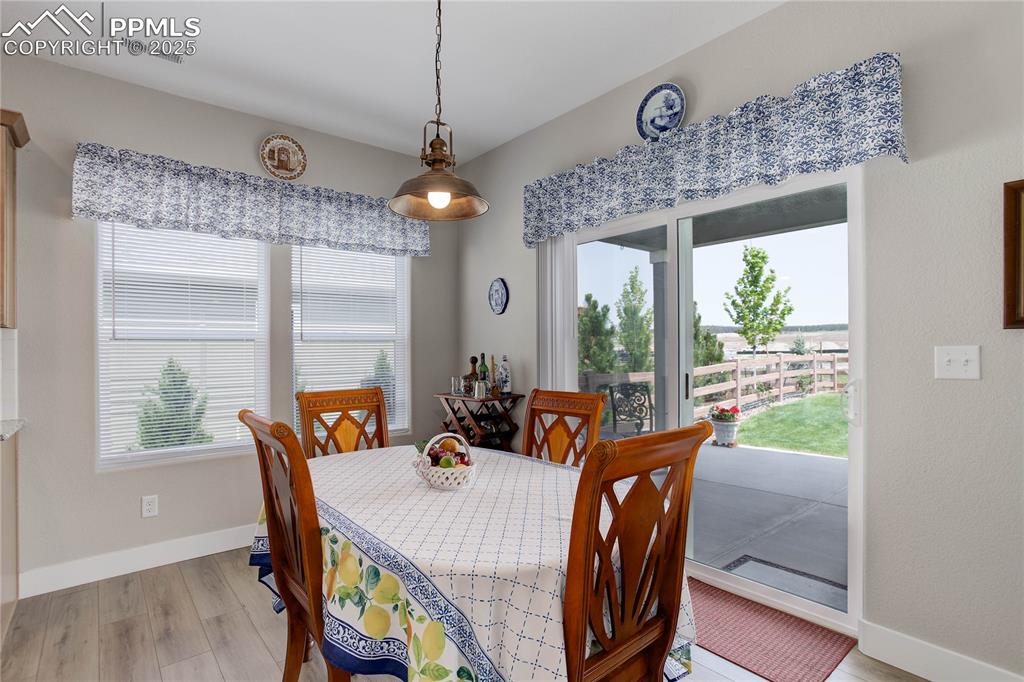 Image 5 of 22: Walk-out dining area