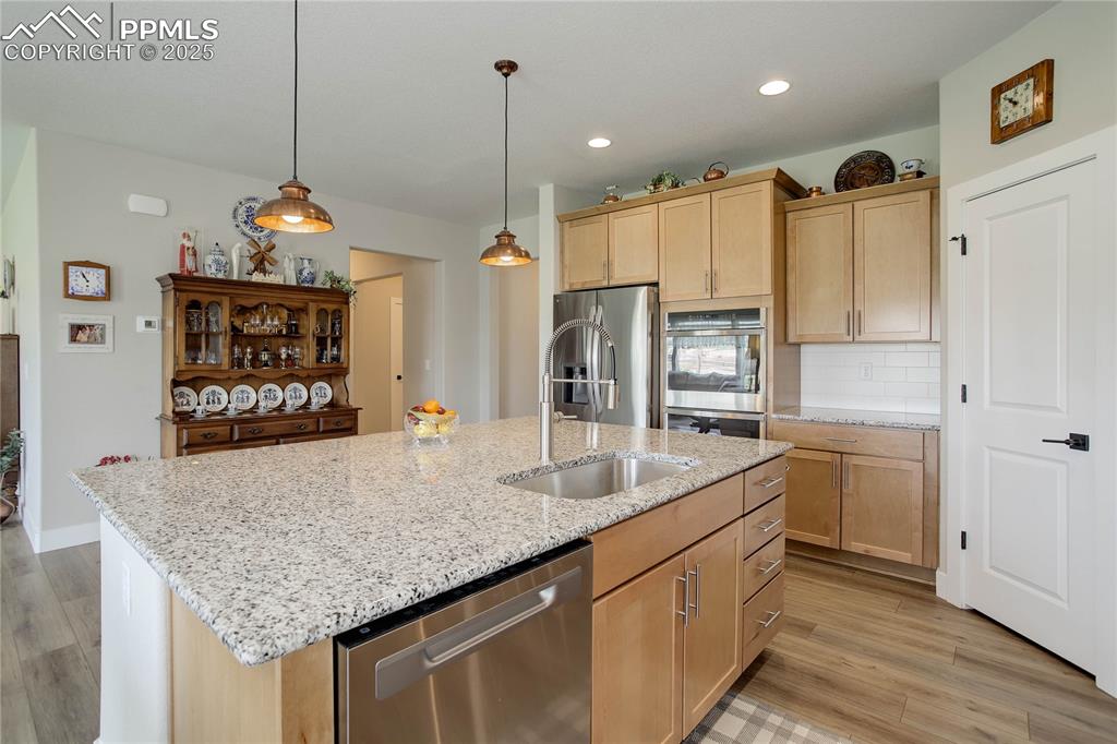Image 8 of 22: Walk-in pantry
