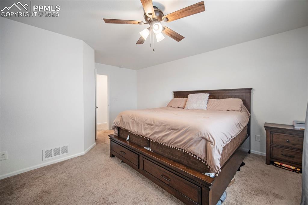 Image 14 of 38: Bedroom