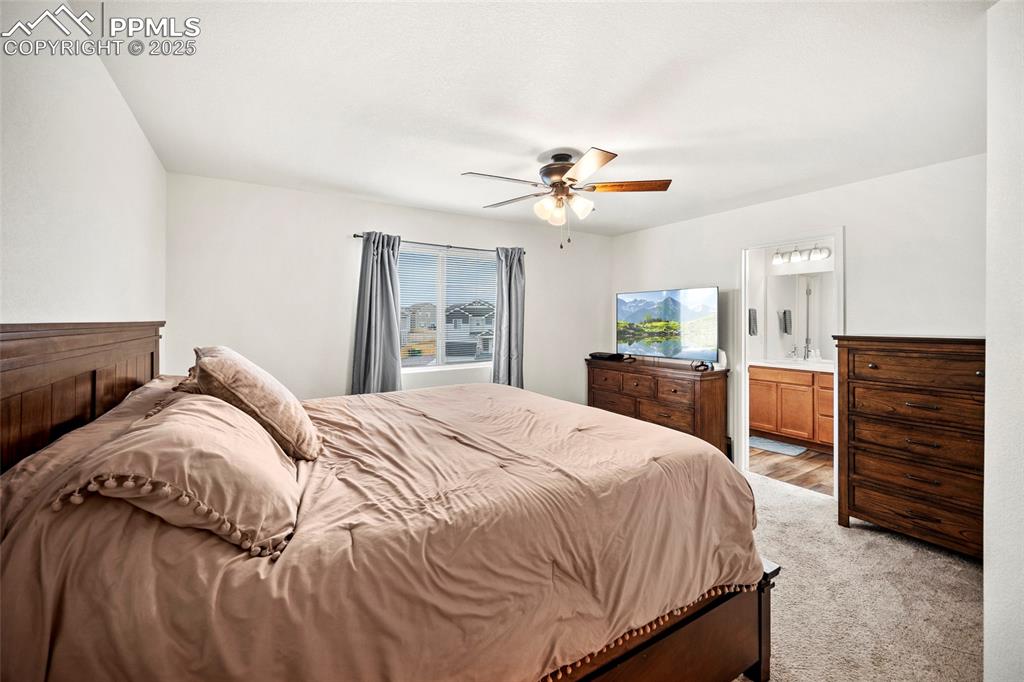 Image 15 of 38: Bedroom