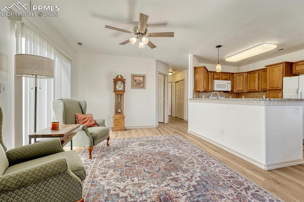 Image 10 of 50: Sitting Room