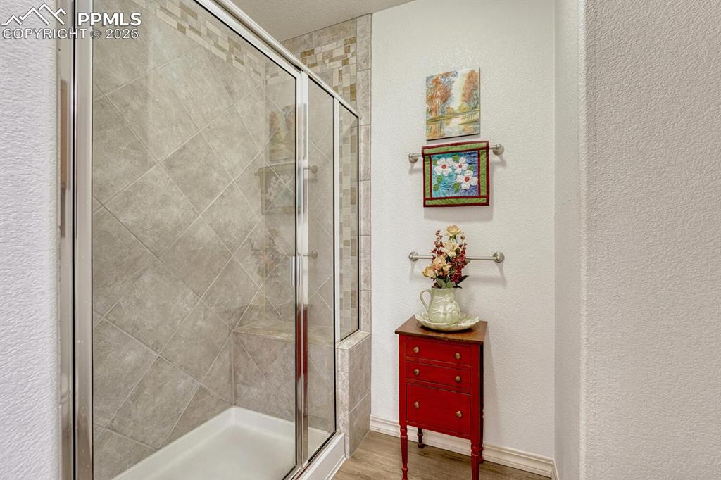 Image 31 of 50: Bathroom